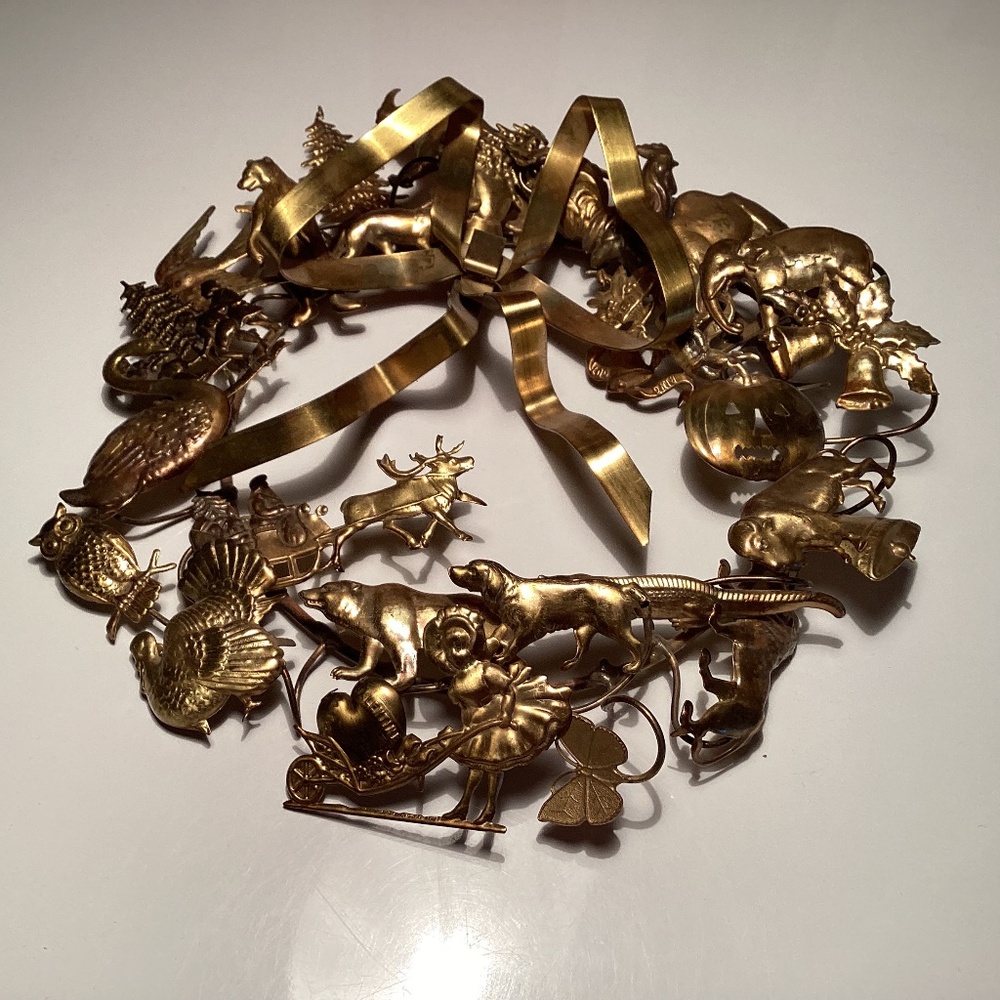 VINTAGE HOLIDAY DRESDEN BRASS 7 INCH WREATH